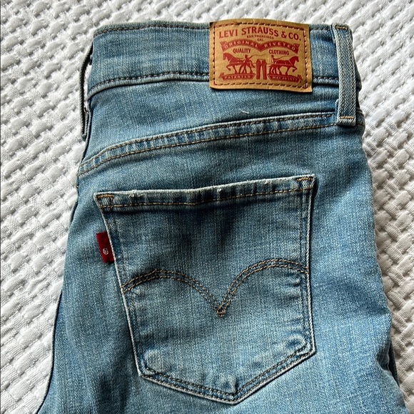 Levi's Blue Slim Fit Jeans with Classic Stitching - Picture 13 of 13